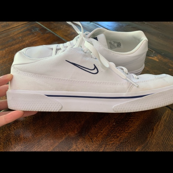 Nike sneakers - Picture 2 of 6